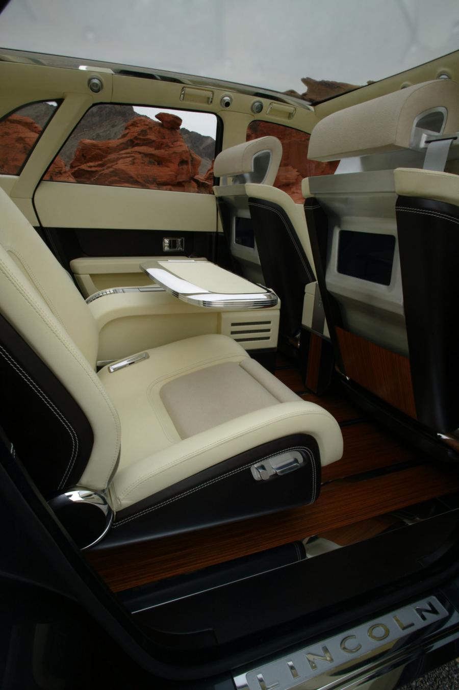  Lincoln Aviator Concept 2004 года  (фото 23 из 37)